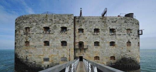 世上最自由的监狱在哪里，博涯监狱的犯人行动自由还能住海景房