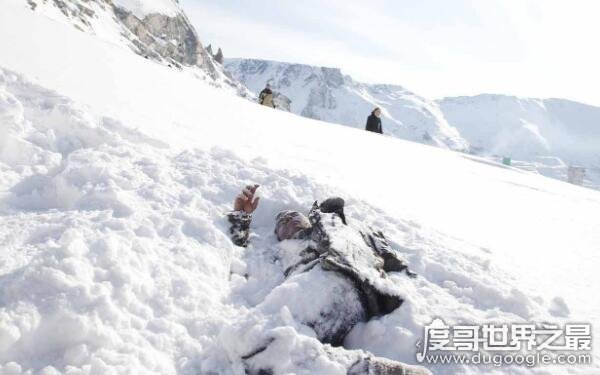 dyatlov事件真相，滑雪登山者离奇死亡（10人9死）