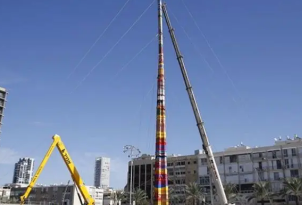 世界上最高的乐高玩具塔 用了50万块积木(高度达到31.16米)