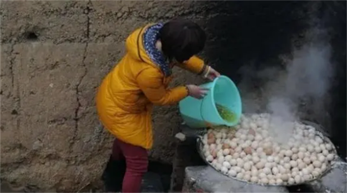 女子幼儿园收童子尿 目的是为了煮鸡蛋（童子尿鸡蛋）
