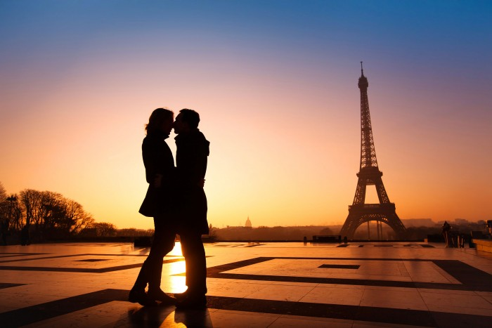 世界上最浪漫的国家 为啥不让情侣接吻？（法国规则）