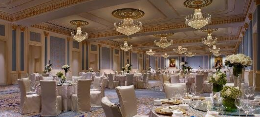 世界上最高的酒店，来自我国香港的丽思卡尔顿酒店，高达484米