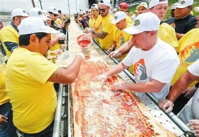 世界上最长的披萨，吃好几年都吃不完
