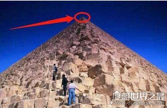 爬金字塔为什么会死，200多人因爬金字塔而身亡(原因揭秘)