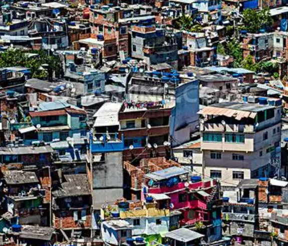 世界第一大贫民窟在哪儿，人口占城市的一大半（印度）