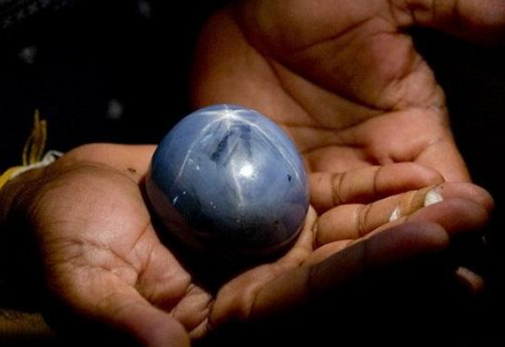 世界上最大的蓝宝石，产自斯里兰卡南部的“亚当之星”
