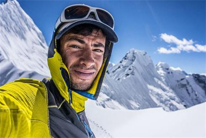 世界上最惊险的滑雪运动 从13000英尺山峰滑下(叶尔明-海兹)