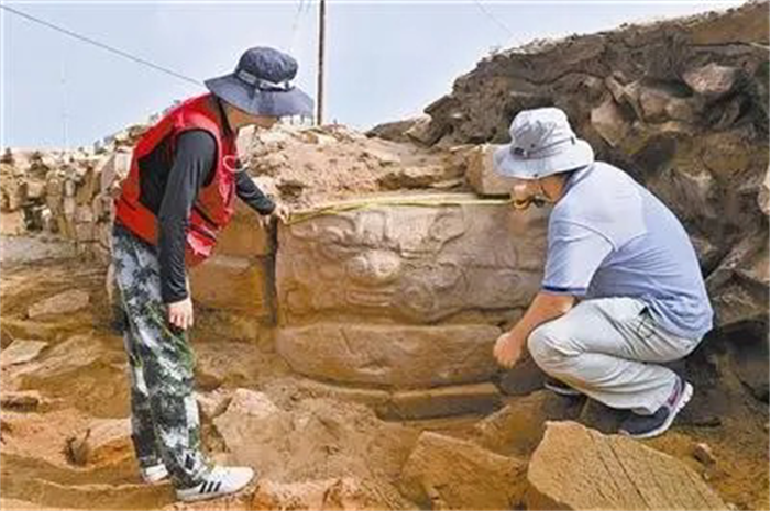 大型的人面石雕出现在沙漠地区 真正用途是什么（三种可能）