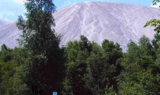 世界上最大的盐山，山体含盐量重达3亿吨