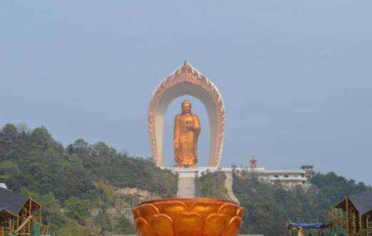 世界最高阿弥陀佛像，身上还渡有48千克重的黄金