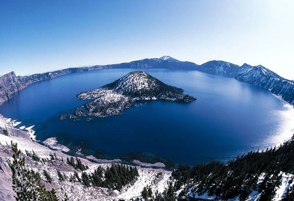 世界上最深的火山口湖，最深处达到589米