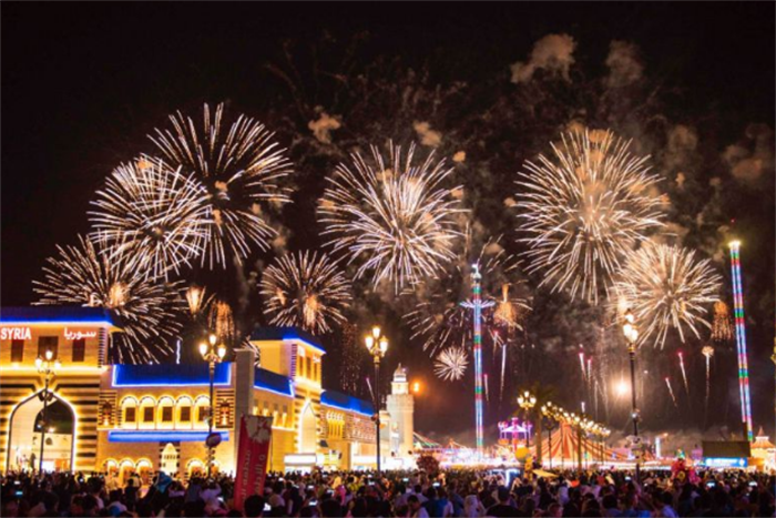 世界上规模最大的烟花 迪拜庆祝宪法50周年(每秒1332烟花)