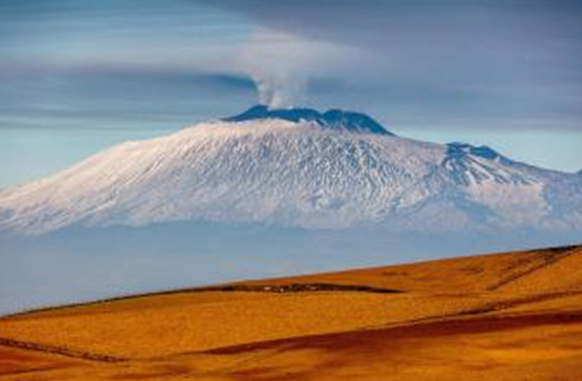 世界上爆发最频繁的活火山，一共爆发过500多次