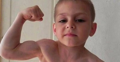 世界上肌肉最发达的小孩，看起来最强壮（小大力士）