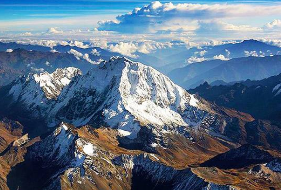 世界上最大的山脉，从北到南全长8900多千米