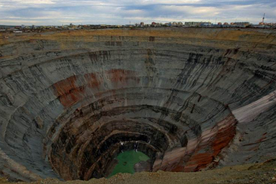 世界上最大的钻石坑，出产了全球23%的钻石