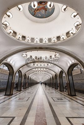 世界上最豪华的地铁，犹如皇宫一般（金碧辉煌）