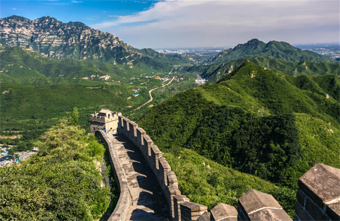 世界上最长的城墙 总长度超过2.1万千米(中国万里长城)