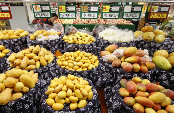 果农的水果都卖不掉 为啥市民还是吃不起（水果价格）