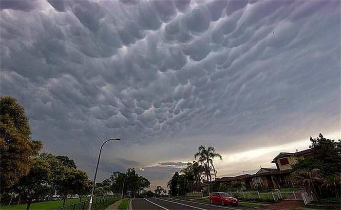 罕见的异常景象出现在澳大利亚上空（给人类的警醒）