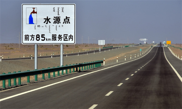 为啥中国倒贴几百亿 都要修建沙漠告诉（京新高速）
