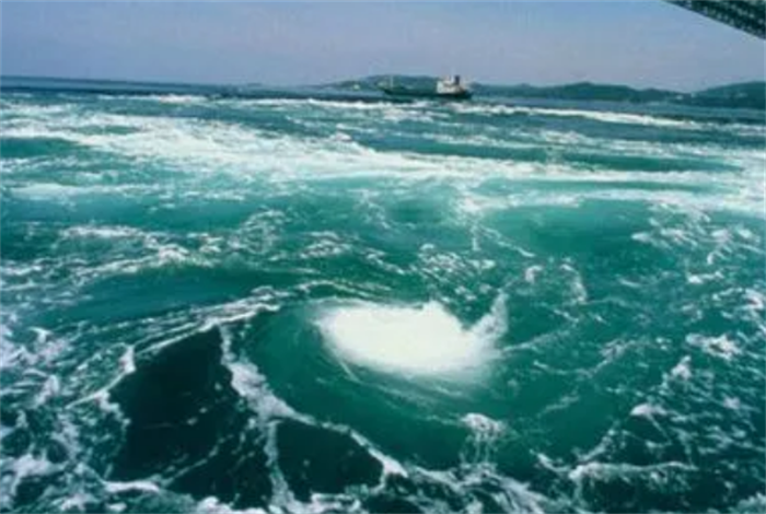世界最大的漩涡 日本鸣门漩涡(最大直径30米)