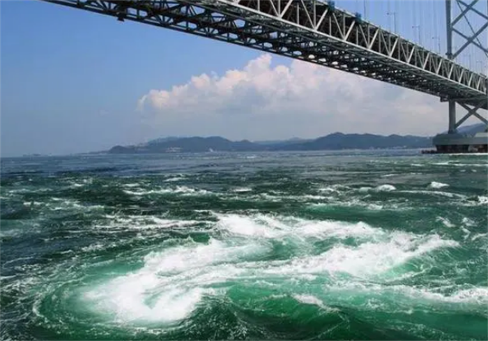 世界最大的漩涡 日本鸣门漩涡(最大直径30米)