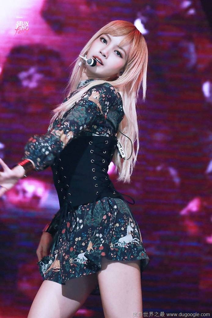 blackpink的美腿担当lisa，2019亚太最美100张面孔榜冠军