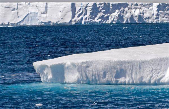神秘的南极冰川 多人目击巨兽事件（真相无从考究）
