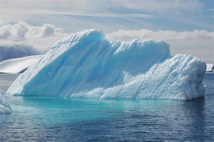 神秘的南极冰川 多人目击巨兽事件（真相无从考究）