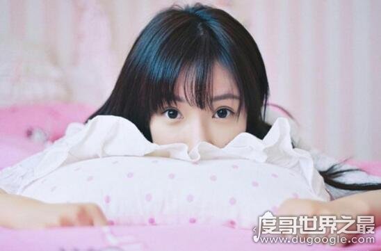 中国最美校服女生，高晴现实照片仅1米5黑料不断