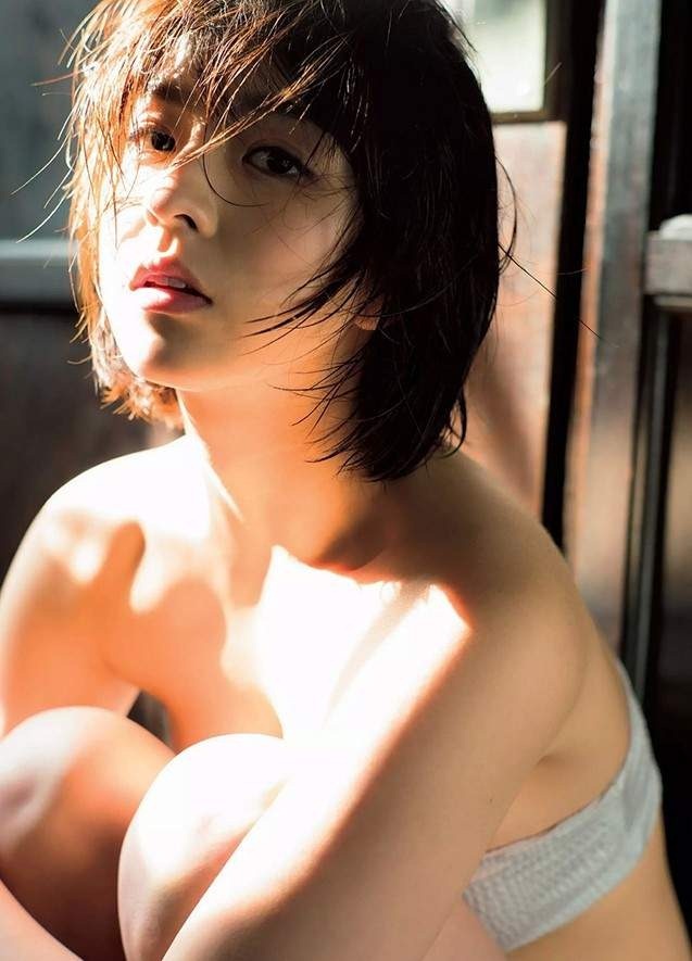 日本超人气美女柳百合菜写真，S型身材真令人羡慕
