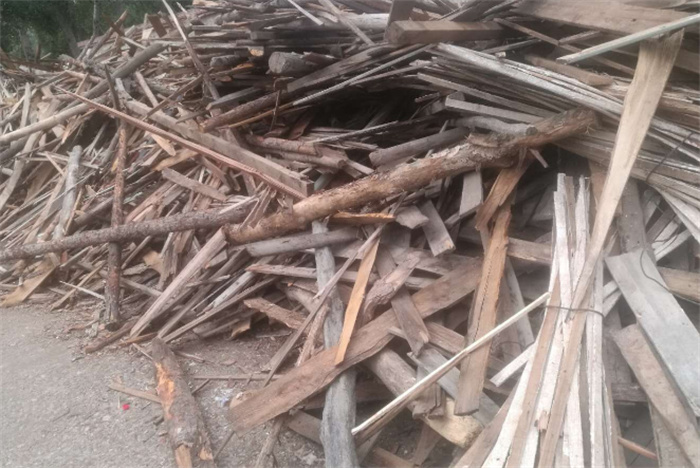 农村当做火柴的废木料 被商家回收有啥用（木头回收）