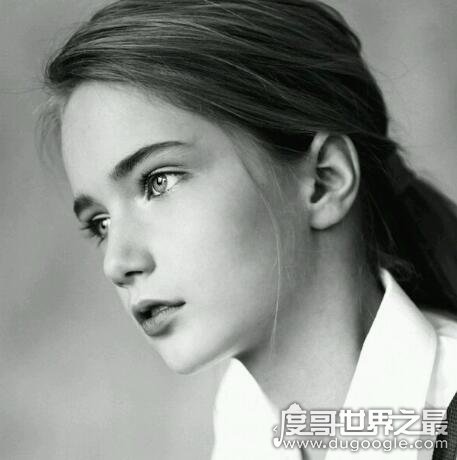 俄罗斯童模marta krylova，只有12岁的她是个气质清冷的美人