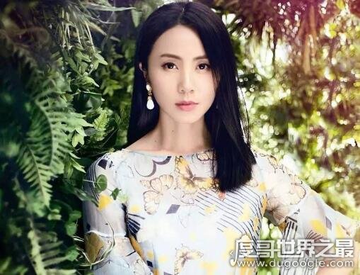 黄磊老婆温柔贤惠又漂亮，生了三个孩子的她是个幸福的女人