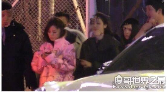 赵薇深夜买醉全程黑脸，状态不怎么好的她再度被传离婚