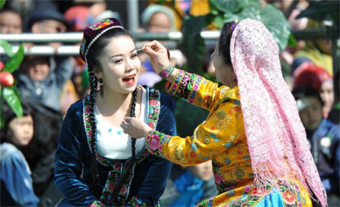 为什么新疆女孩 基本上不嫁给汉族(新疆美女)