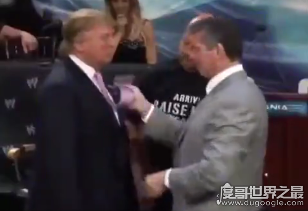 特朗普握手被拒扇耳光？其实是在WWE赛上的演戏(附高清视频)