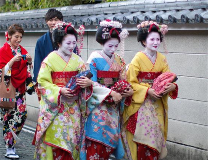 女子穿日本军装 被拘留后引发关注（日本文化）