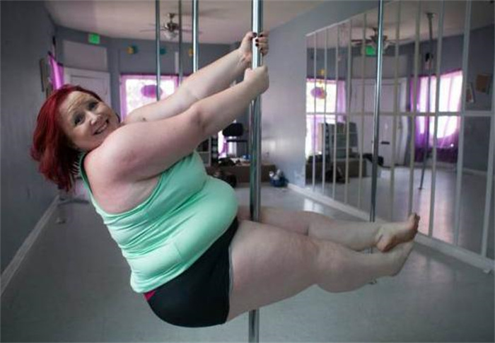 世界上最重的钢管舞娘 重达236斤(美国姑娘琳娜)