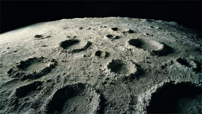 月球陨石坑金属结构 发出奇怪闪光怎么回事  （月球火山）