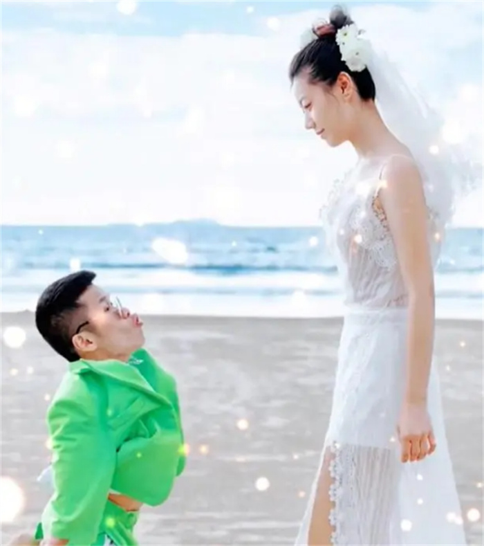 情侣在海边拍婚纱 却引发巨大争议（情侣差异）