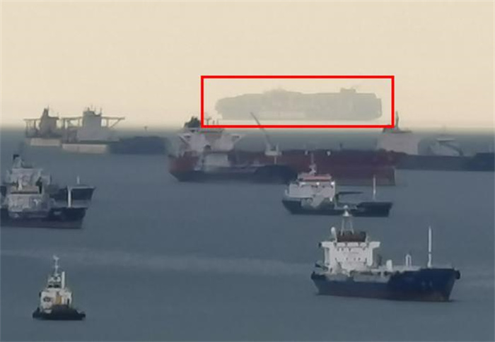 一艘轮船悬浮在新加坡海面上空  是怎么回事 （海市蜃楼）