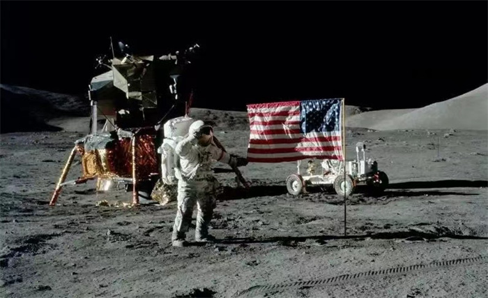 月球五星红旗 美登月被质疑 国旗为何飘动？（国旗差异）