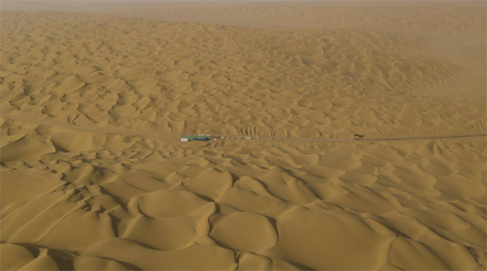 卫星拍摄的塔克拉玛干 居然发现外星基地（沙漠遗址）