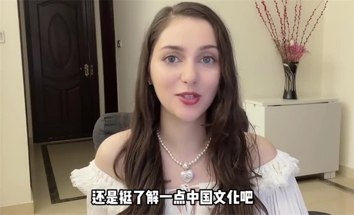 乌克兰美女来中国工作 小笼包打开新世界（中国美食）
