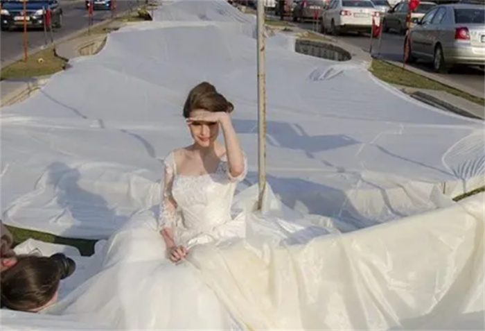 世界上最长的婚纱 耗时一个月完成(4100米长)