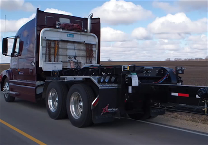 世界上最长的卡车 MILLAU卡车长度达到800米(比火车长)