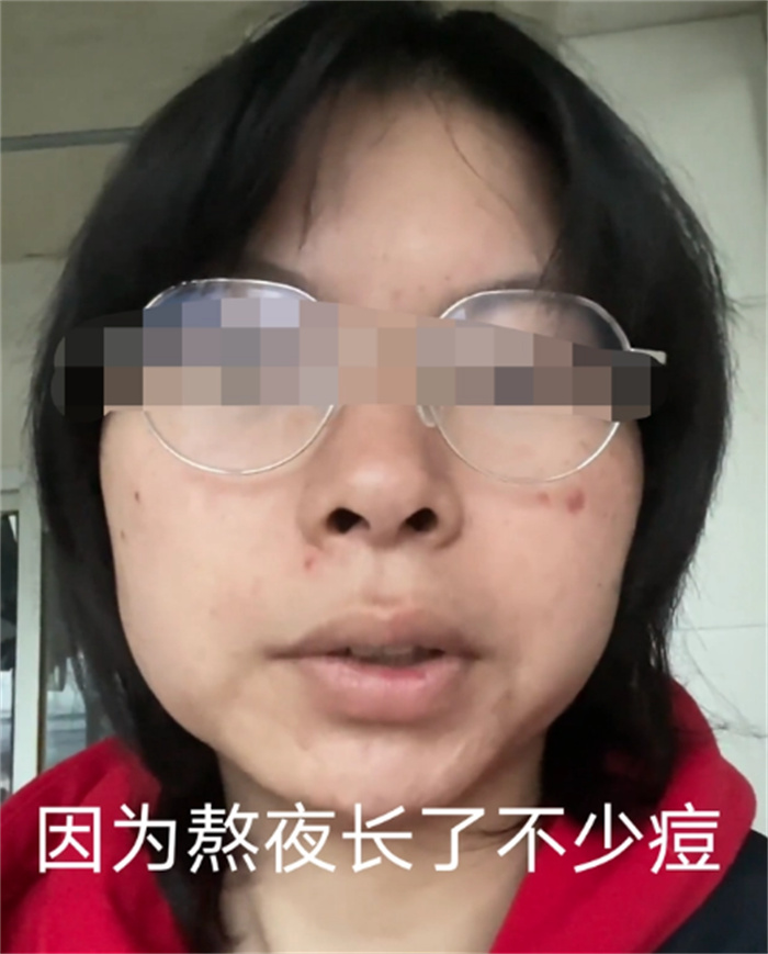 女子本科毕业后打螺丝 熬夜加班十分沧桑（毕业工作）