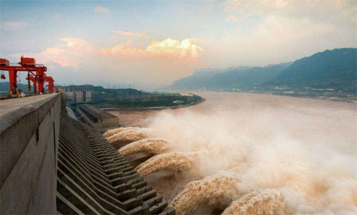 三峡大坝的闸门都打开 多长时间能放完水（三峡放水）